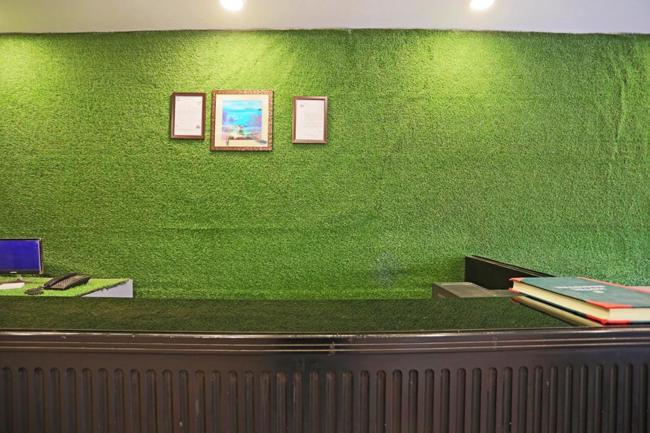 Hotel Yellow Chilli Britannia Chowk- Couple Friendly Local Id Accepted New Delhi Exterior photo